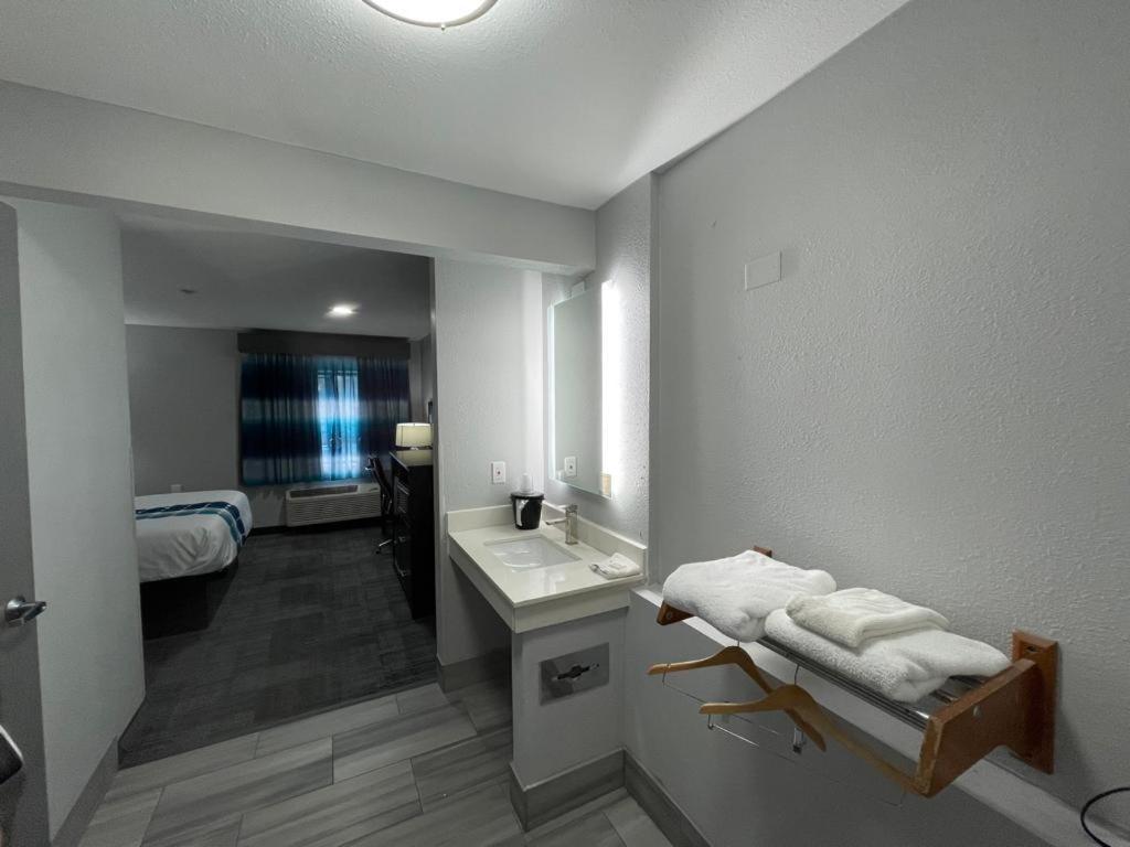 La Quinta Inn By Wyndham Indianapolis Airport Executive Dr Εξωτερικό φωτογραφία