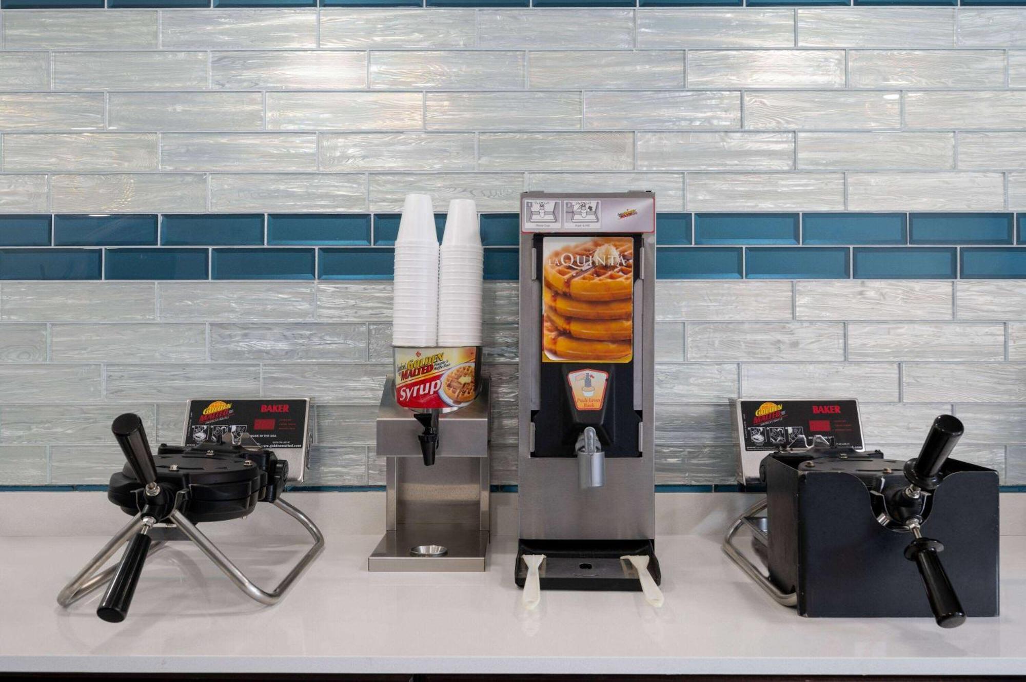La Quinta Inn By Wyndham Indianapolis Airport Executive Dr Εξωτερικό φωτογραφία