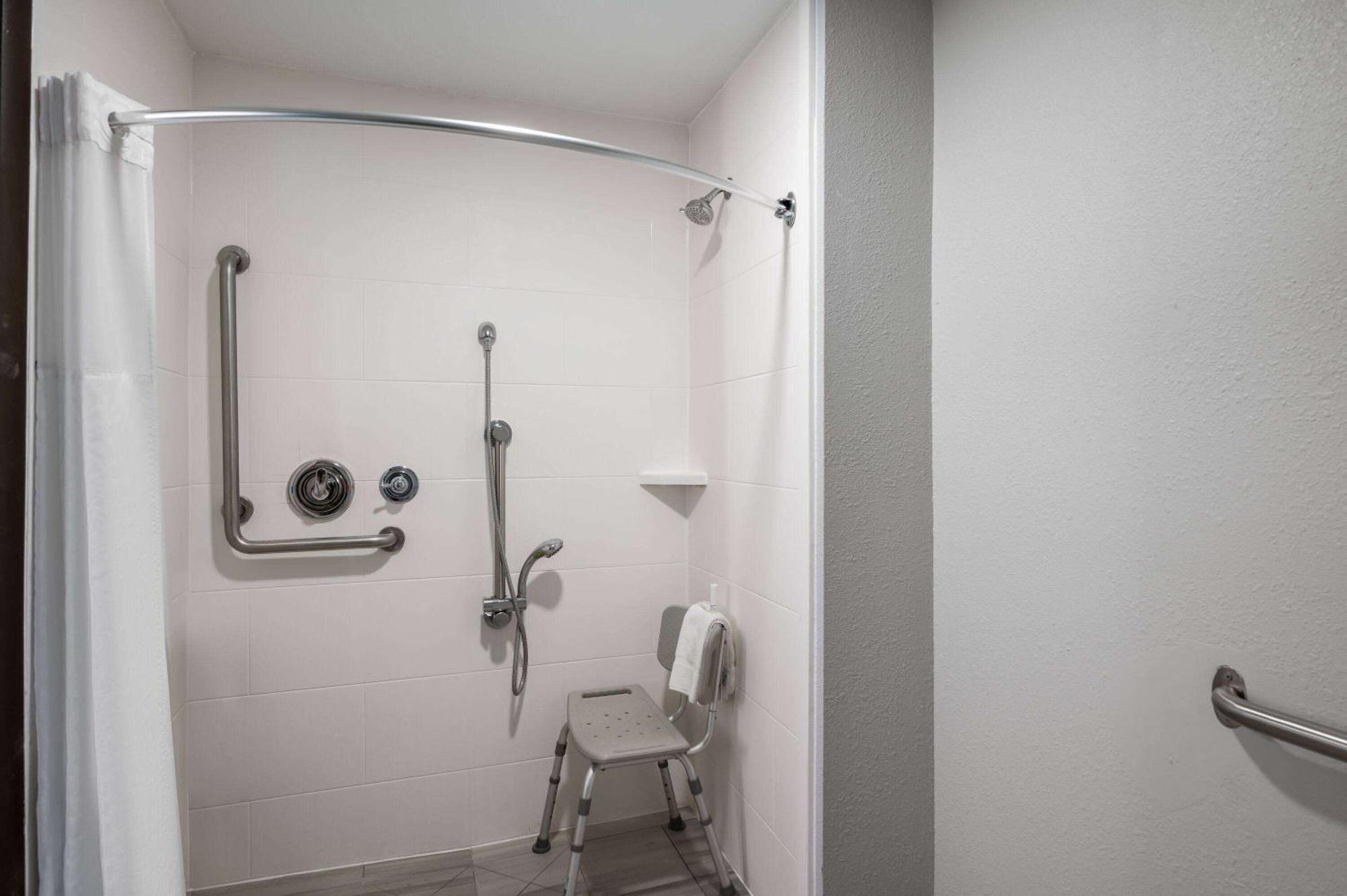 La Quinta Inn By Wyndham Indianapolis Airport Executive Dr Εξωτερικό φωτογραφία