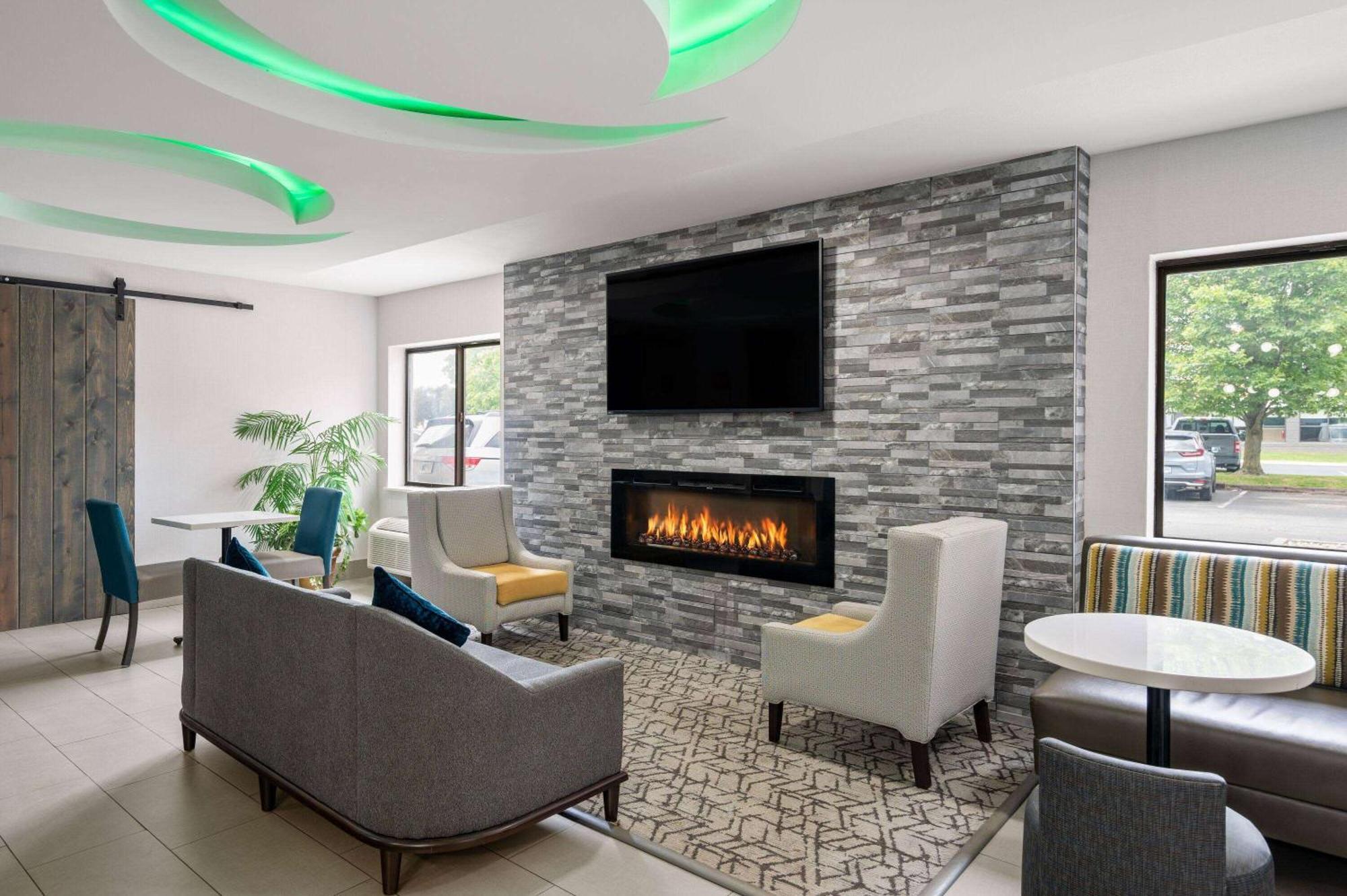 La Quinta Inn By Wyndham Indianapolis Airport Executive Dr Εξωτερικό φωτογραφία