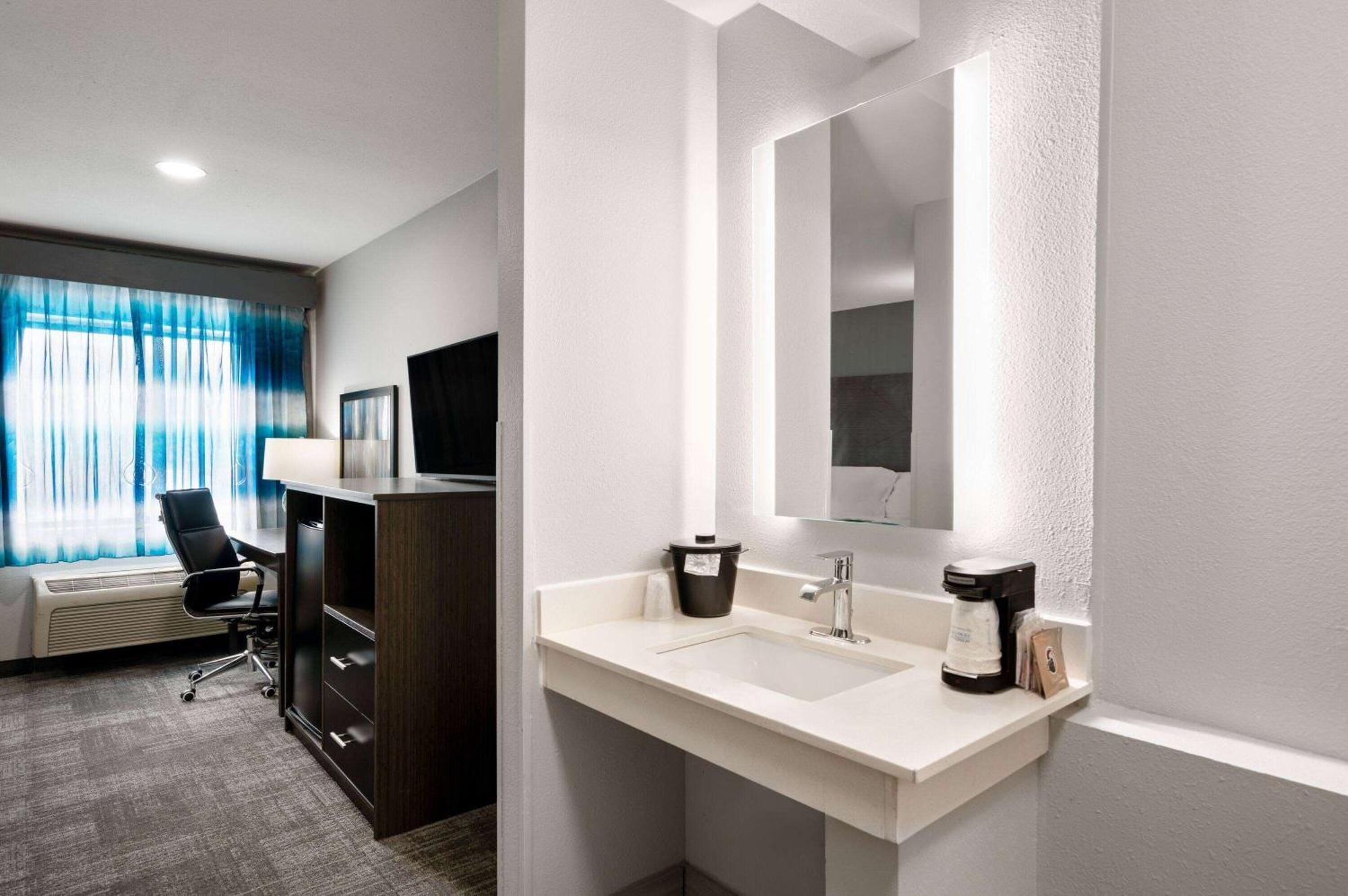 La Quinta Inn By Wyndham Indianapolis Airport Executive Dr Εξωτερικό φωτογραφία