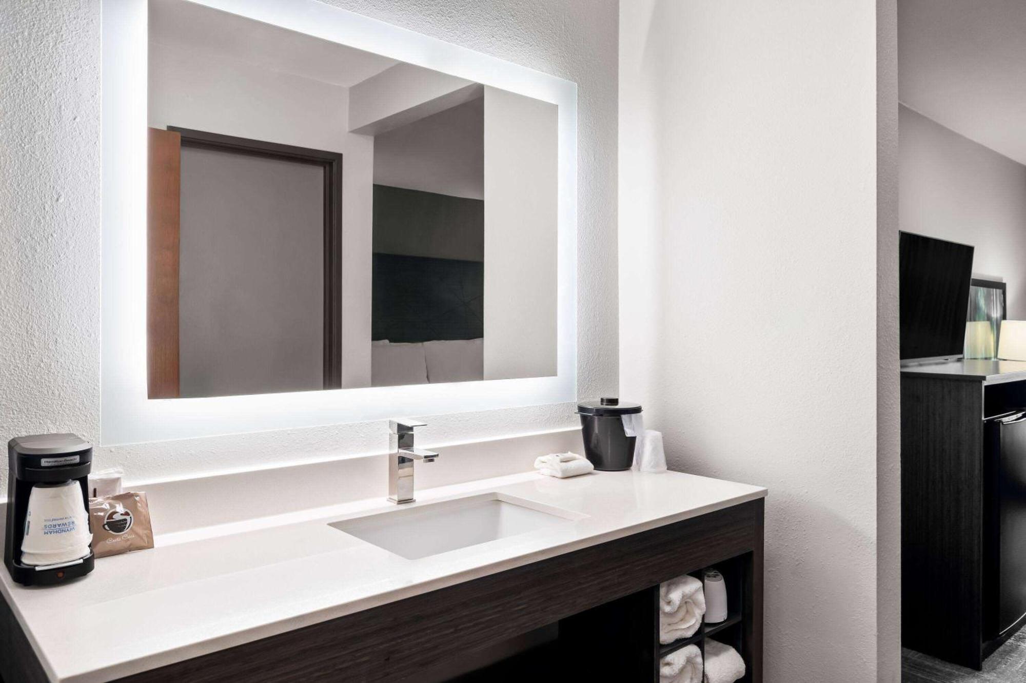 La Quinta Inn By Wyndham Indianapolis Airport Executive Dr Εξωτερικό φωτογραφία